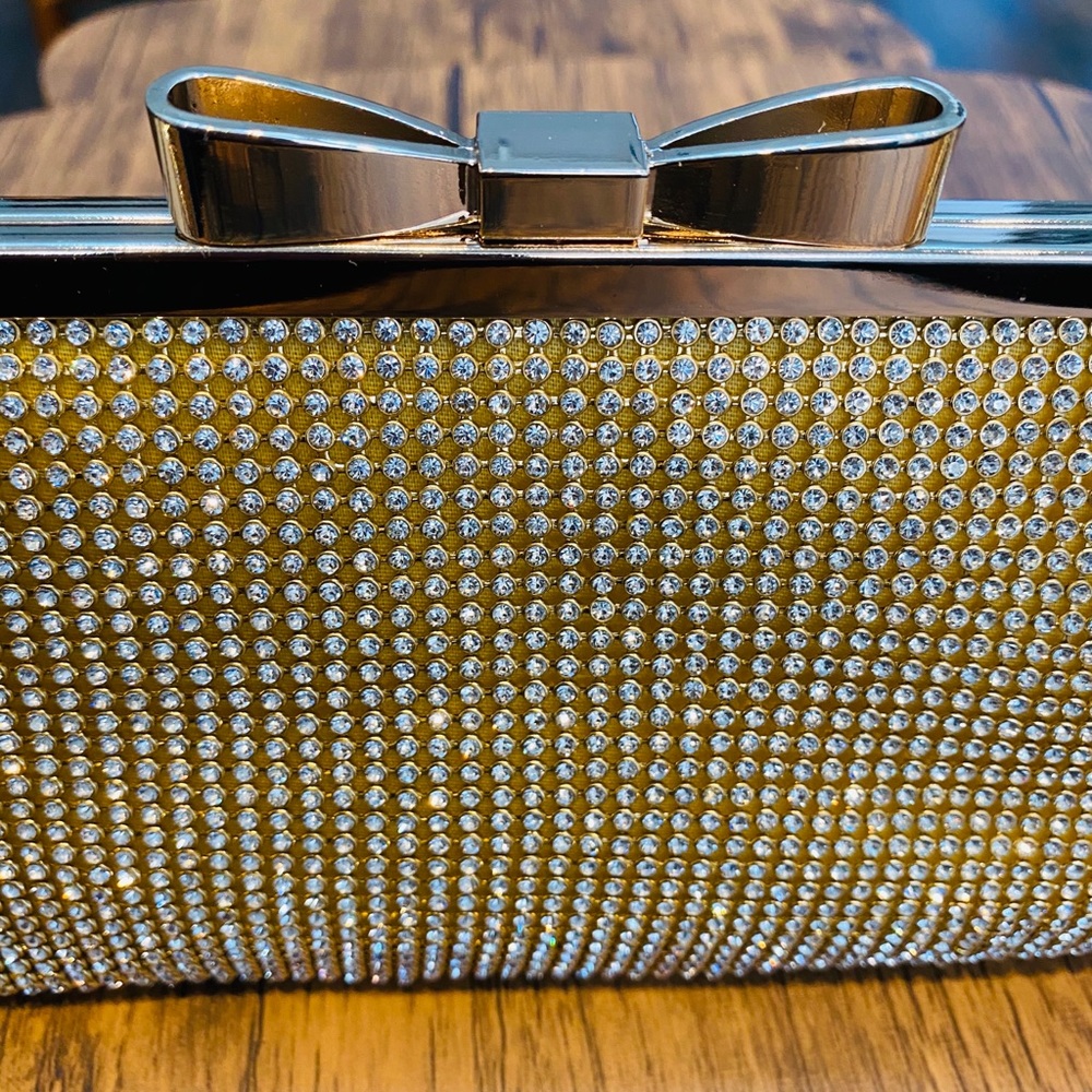 💐NWT Sparkling Gold Ribbon Rhinestone Clutch - Picture 5 of 6